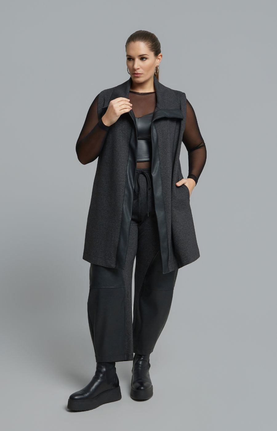 Mat Long Line Waistcoat in Charcoal 
