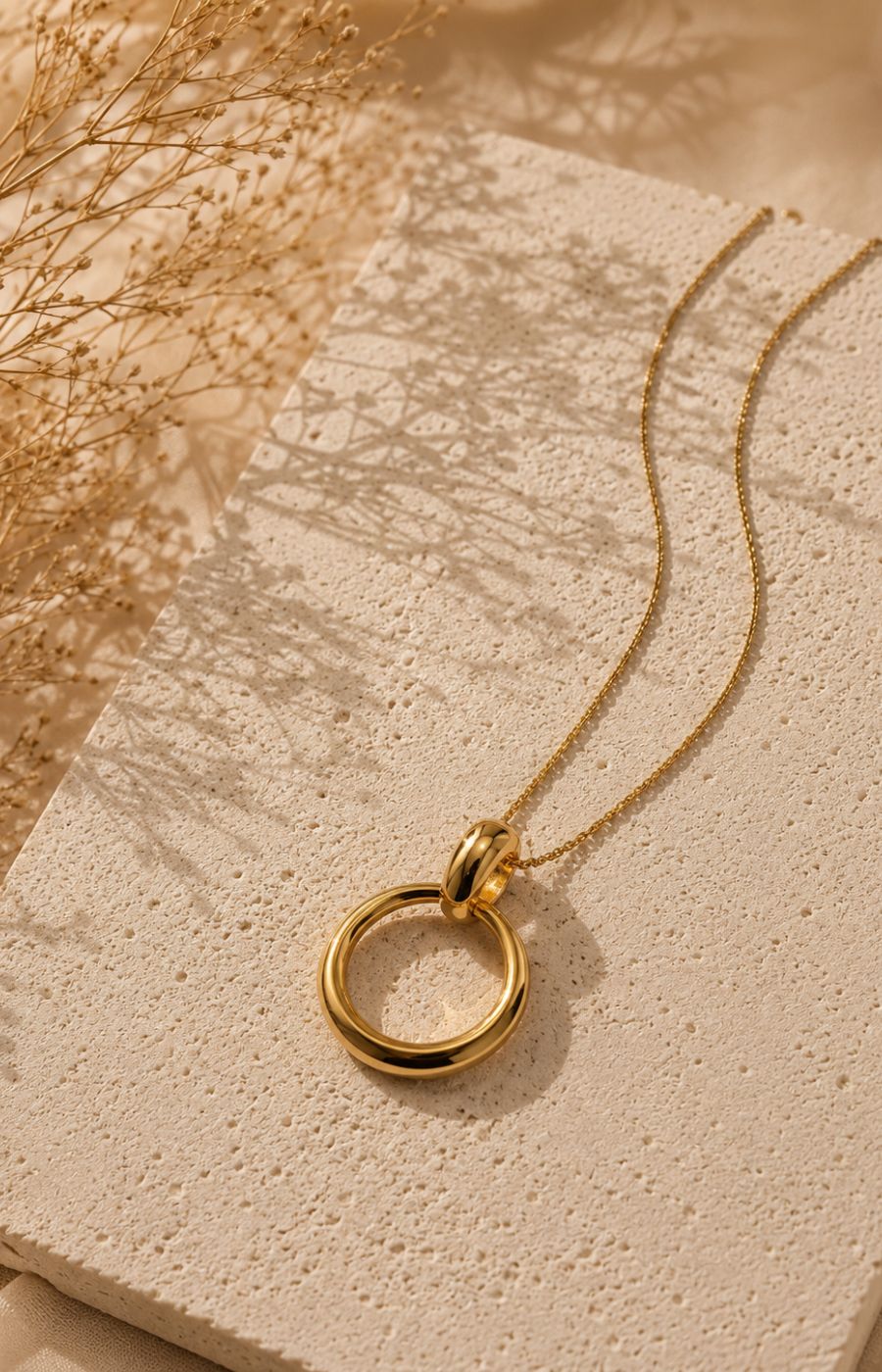 Mira Necklace in Gold 