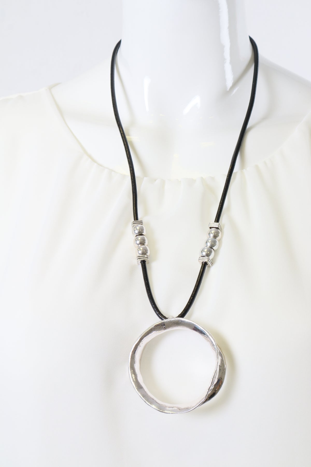 Mona Necklace in Silver