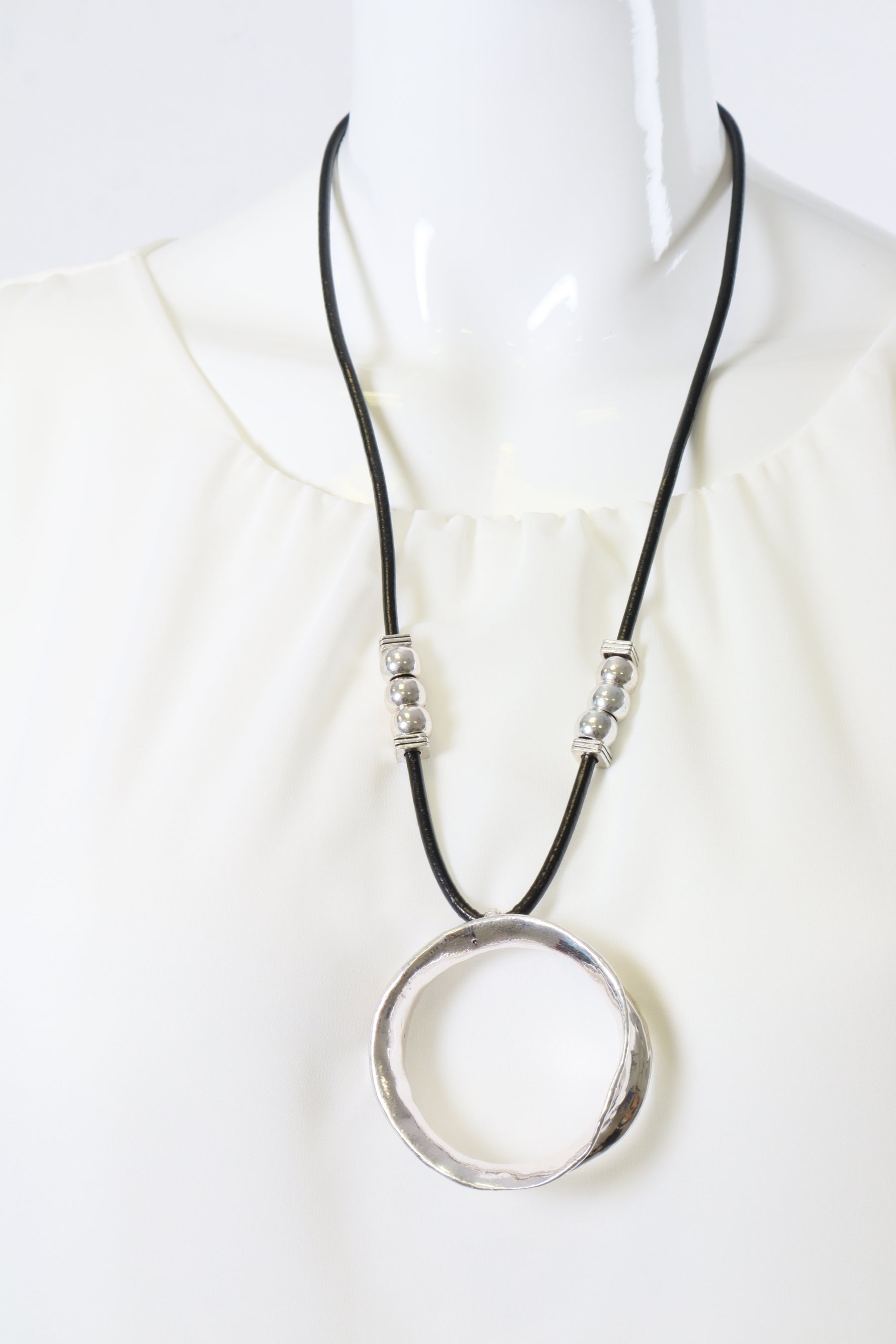 Mona Necklace in Silver