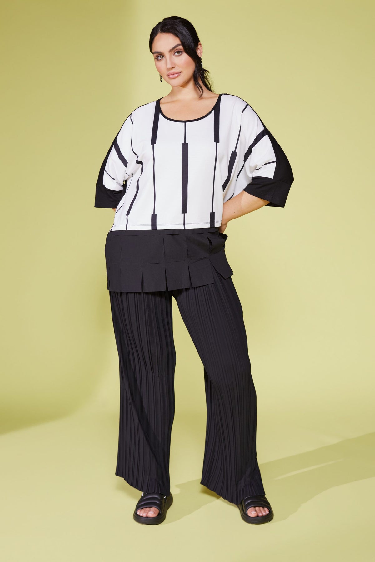 Ora Pleated Trousers in Black