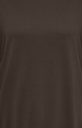 Close-up of a dark brown knit fabric with a fine ribbed texture of the Only Carmakoma Carlinne Top in Coffee Bean 