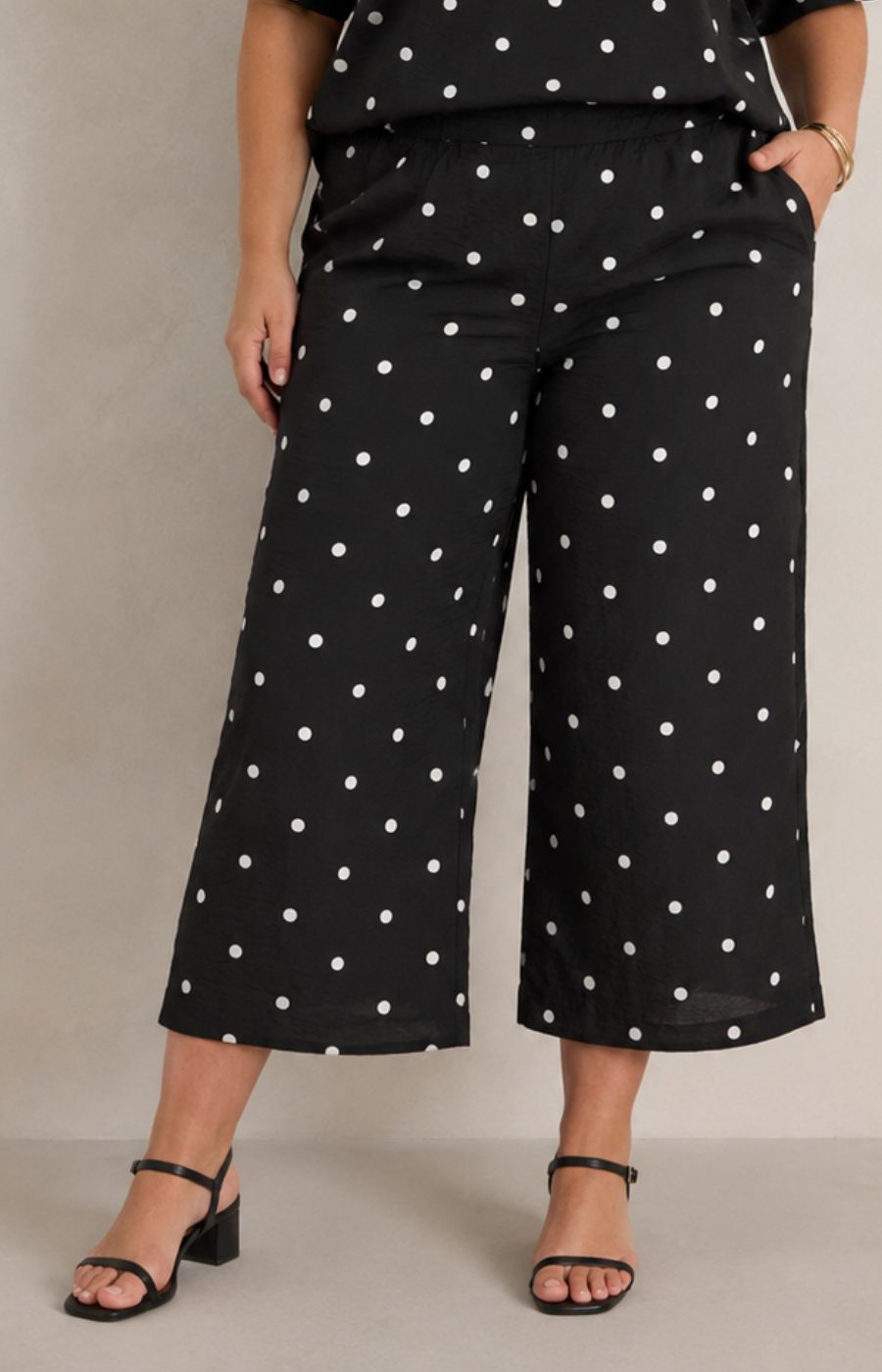 Only Carmakoma Carrie Culottes in Black 