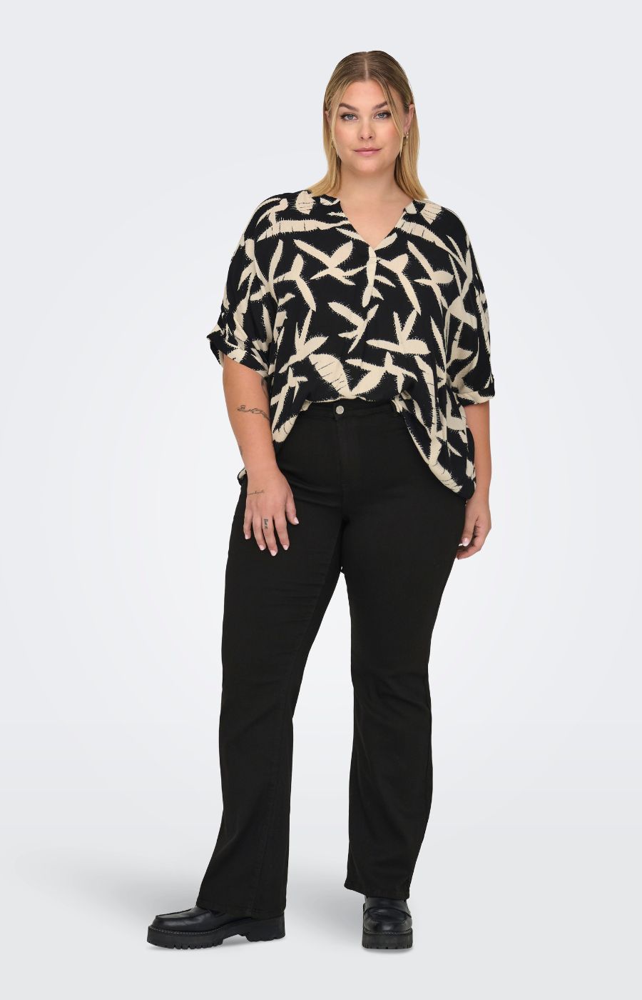 Only Carmakoma Thunder Flared Jeans in Black