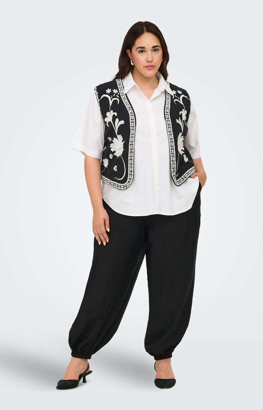 Only Carmakoma Thyra Waistcoat in Black 