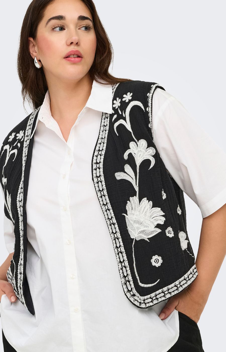 Only Carmakoma Thyra Waistcoat in Black 