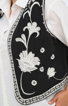 Only Carmakoma Thyra Waistcoat in Black 