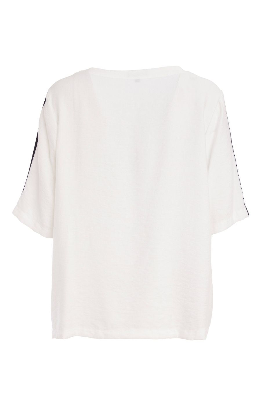 The Ora Blouse in White with Black, a white blouse with black patterns, with a round neckline, 1/2 length sleeves and a relaxed fit 