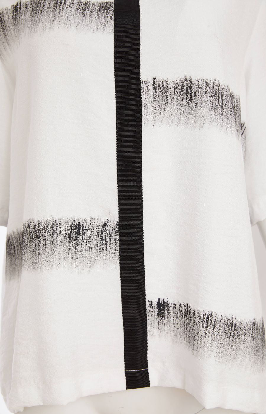 The Ora Blouse in White with Black, a white blouse with black patterns, with a round neckline, 1/2 length sleeves and a relaxed fit 