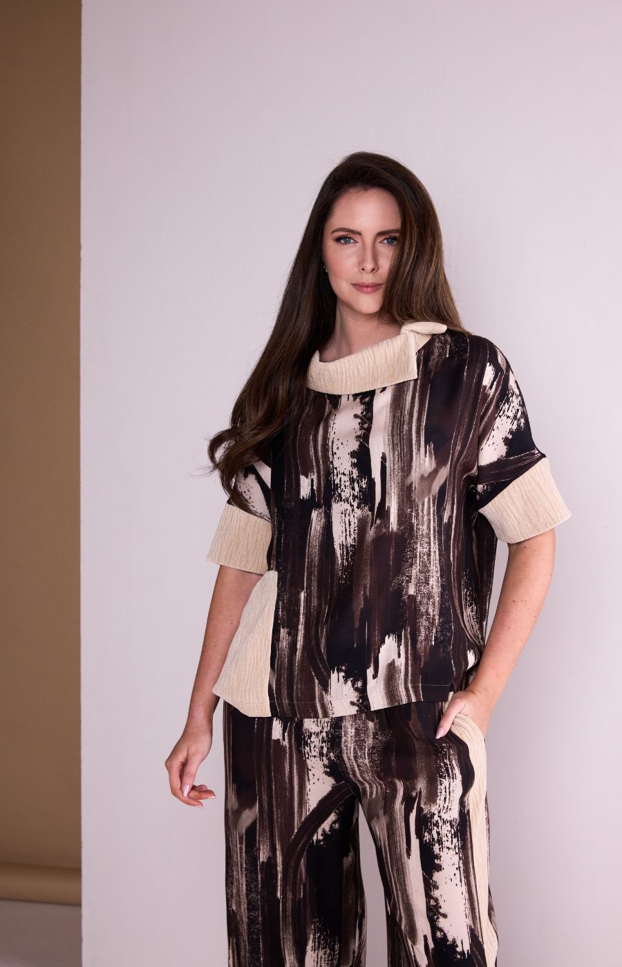 Ora Contrasting Collar Top in Brown 