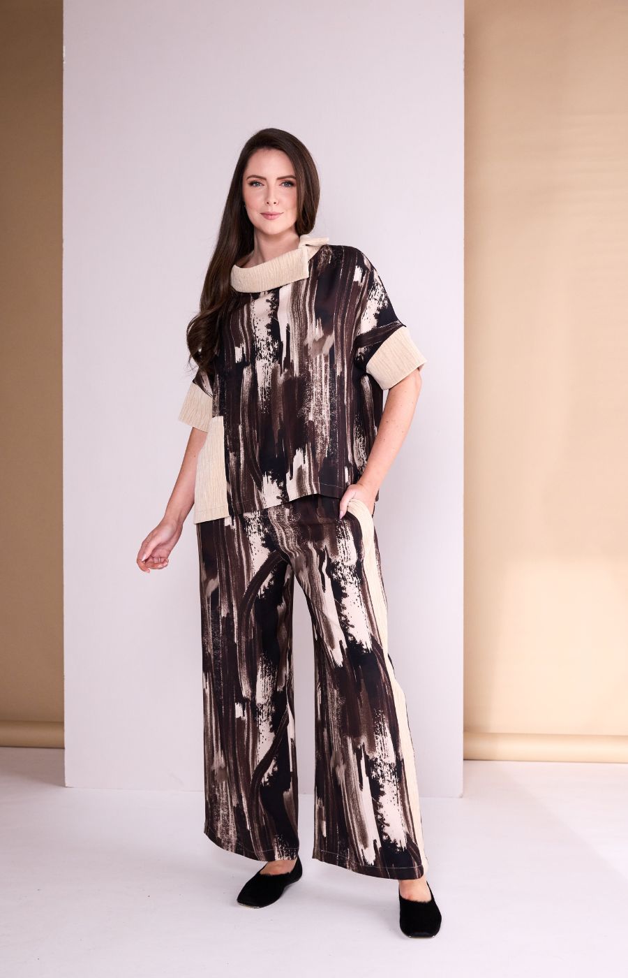 Ora Contrasting Collar Top in Brown 