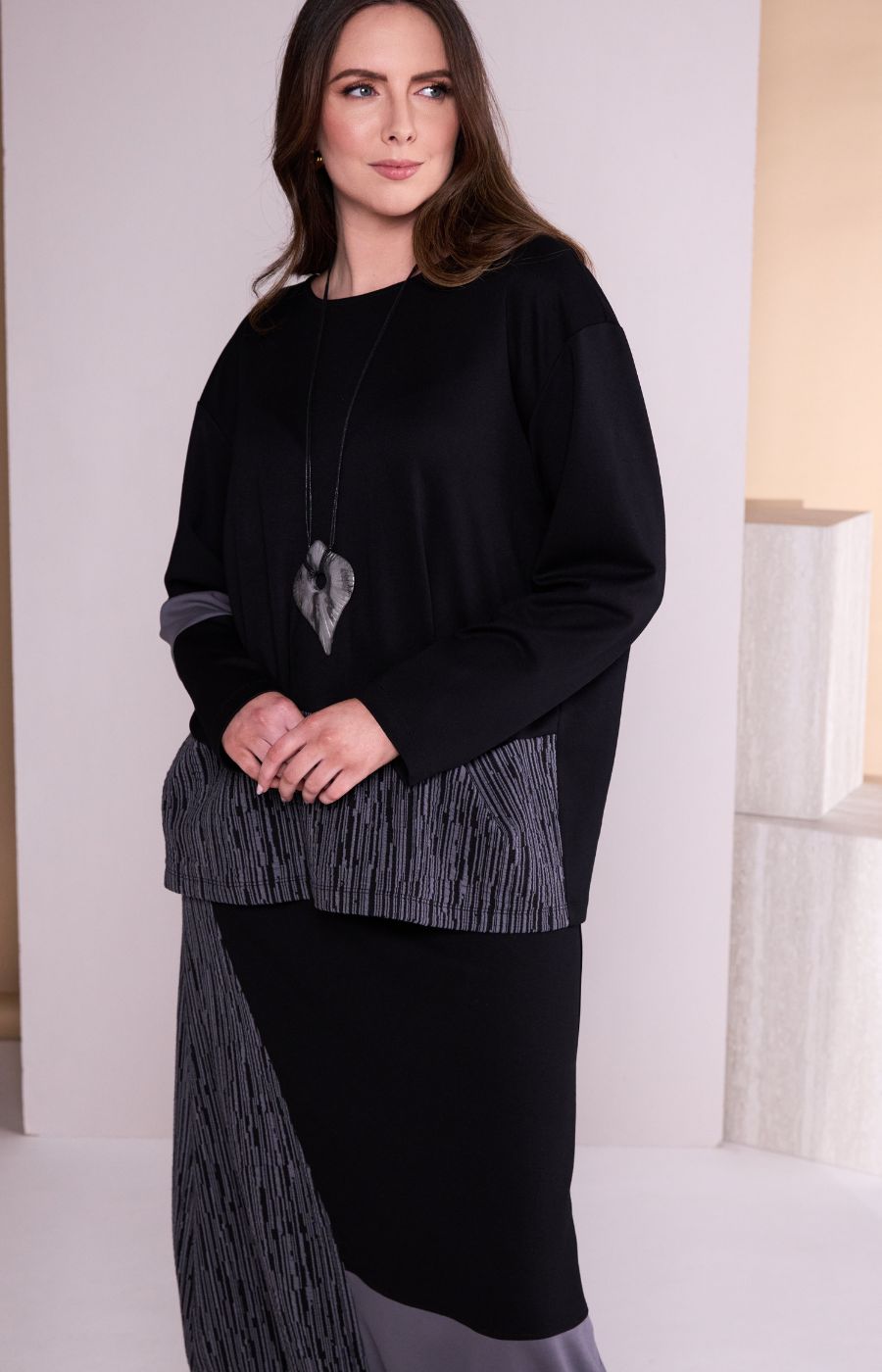 Ora Pocket Top in Black 