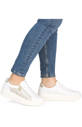 Remonte Cut Out Trainer in White 