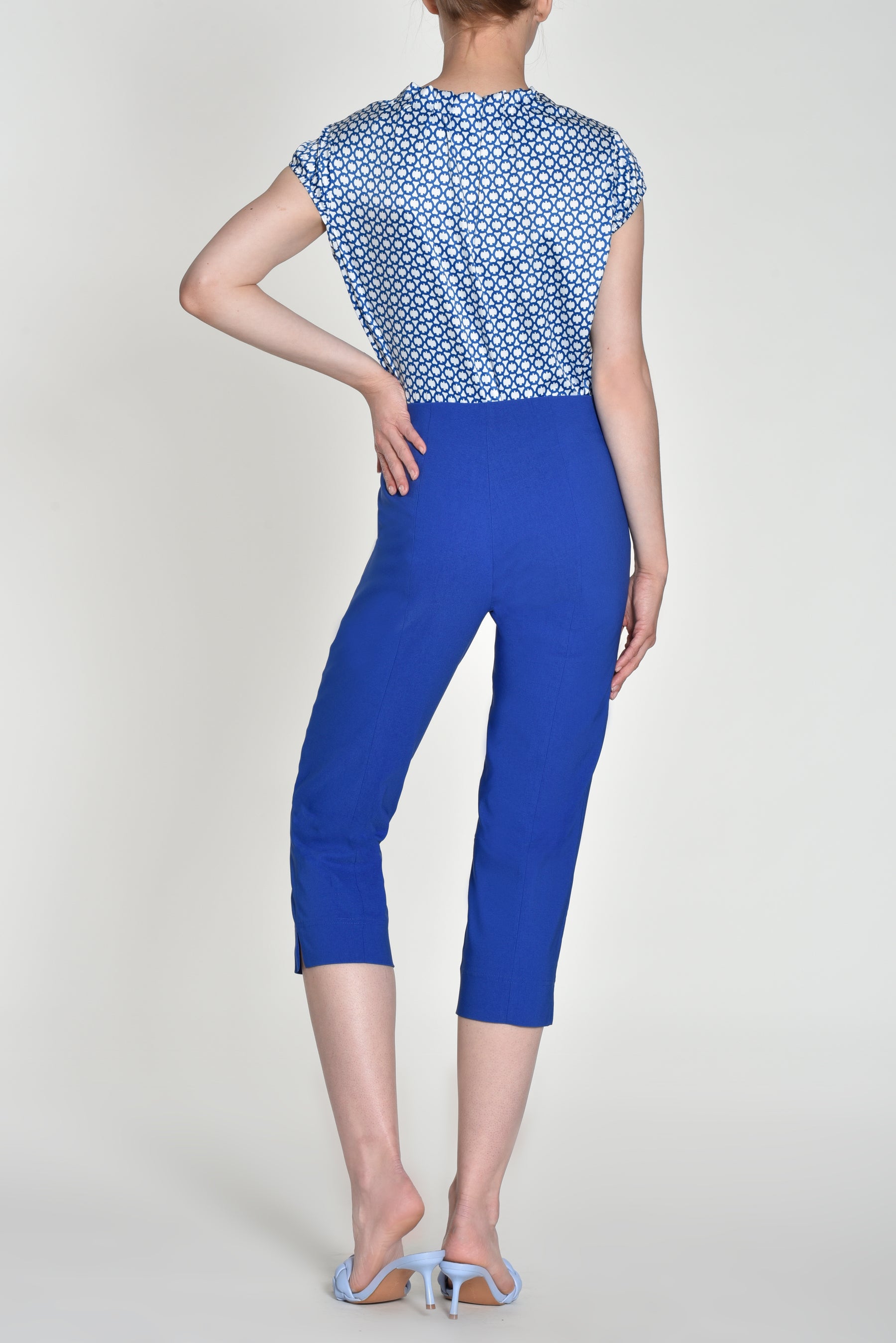 Robeel Marie 7 Trousers, with an elasticated waistband, a pull up style and small side slits 
