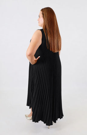 Summer Pleated Dress in Black 
