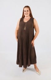 Summer Pleated Dress in Brown 