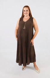 Summer Pleated Dress in Brown 