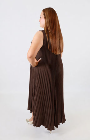 Summer Pleated Dress in Brown 