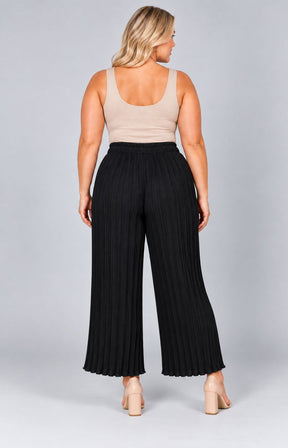 Tammy Pleated Trousers in Black