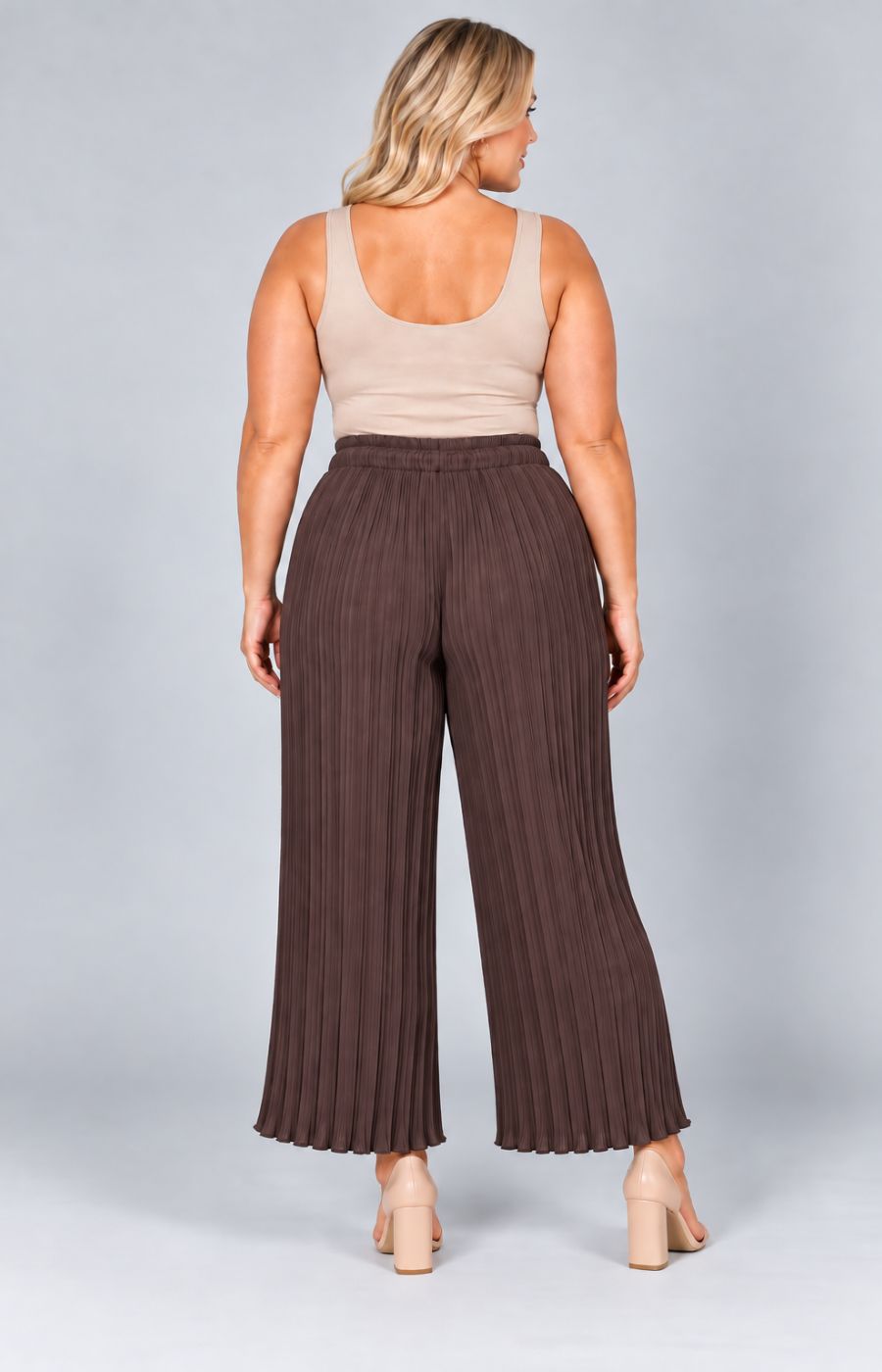Tammy Pleated Trousers in Brown