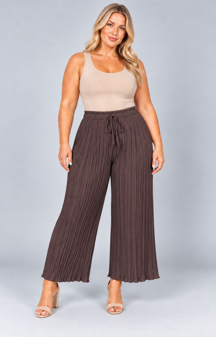 Tammy Pleated Trousers in Brown
