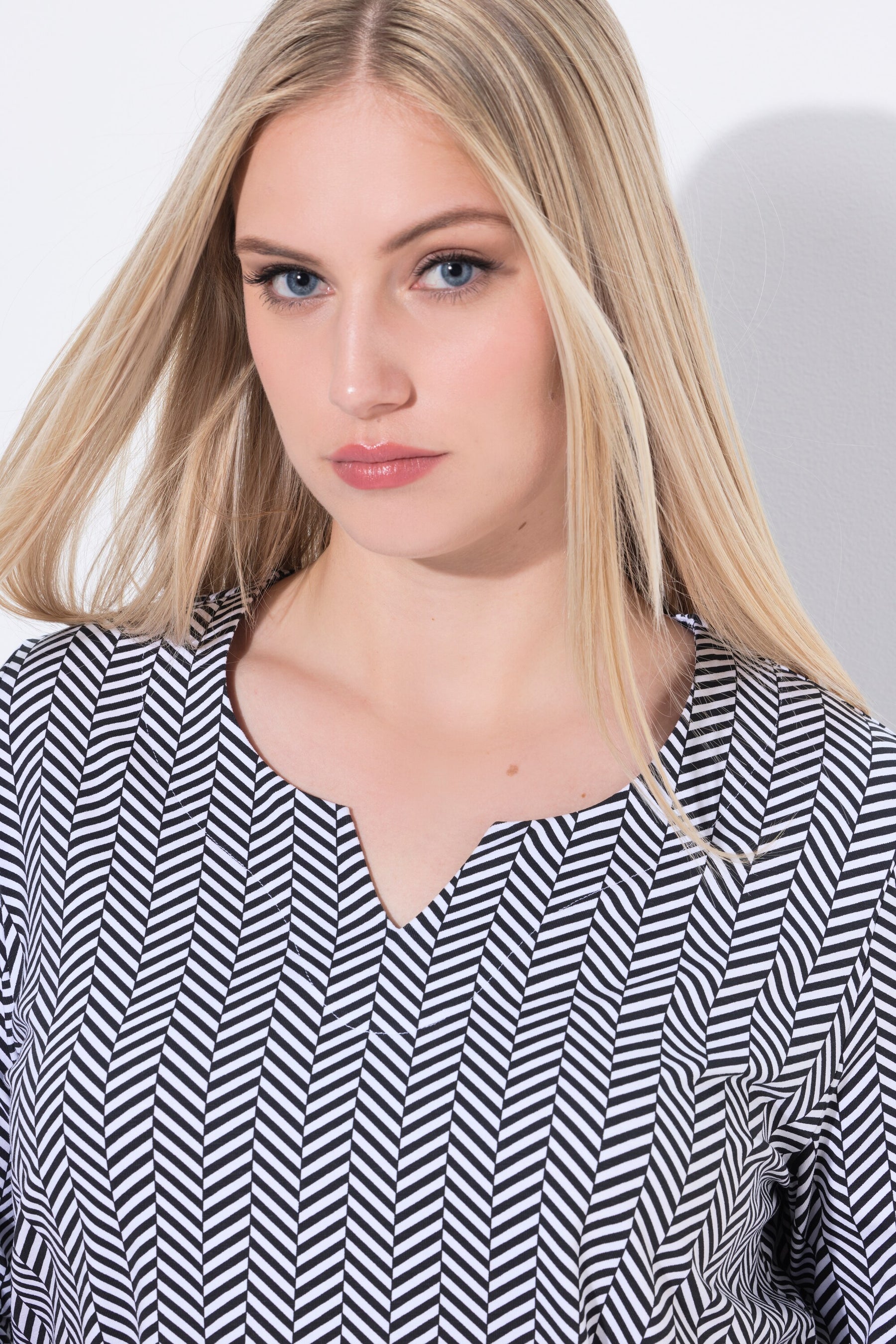 Ulla Popken T-Shirt in White Herringbone