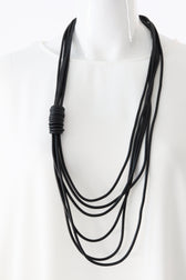 Uma Necklace in Black