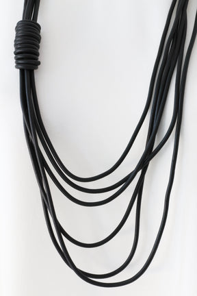 Uma Necklace in Black