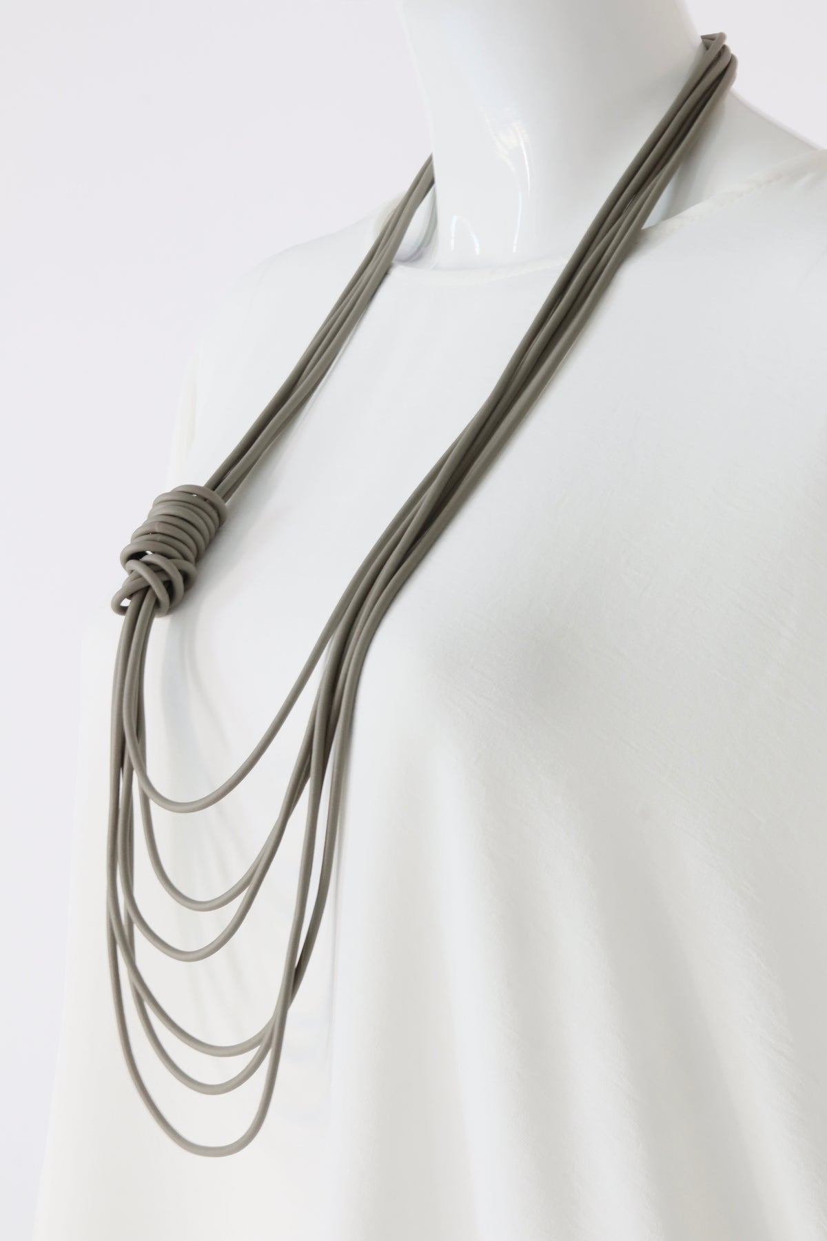 Uma Necklace in Grey