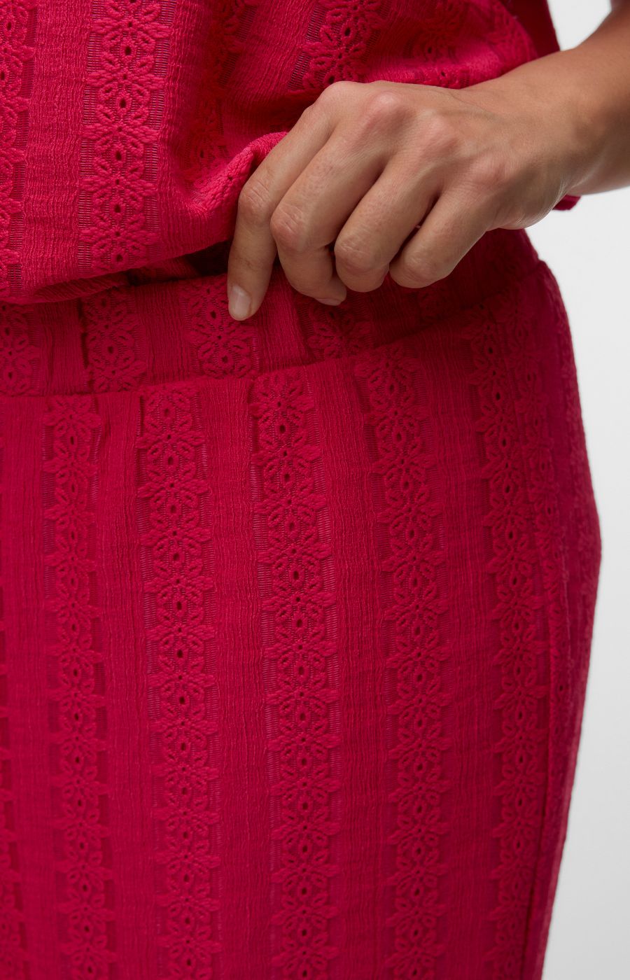 Vero Moda Curve Cassandra Trousers in Pink 