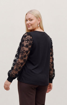 Vero Moda Curve Hali Top in Black 