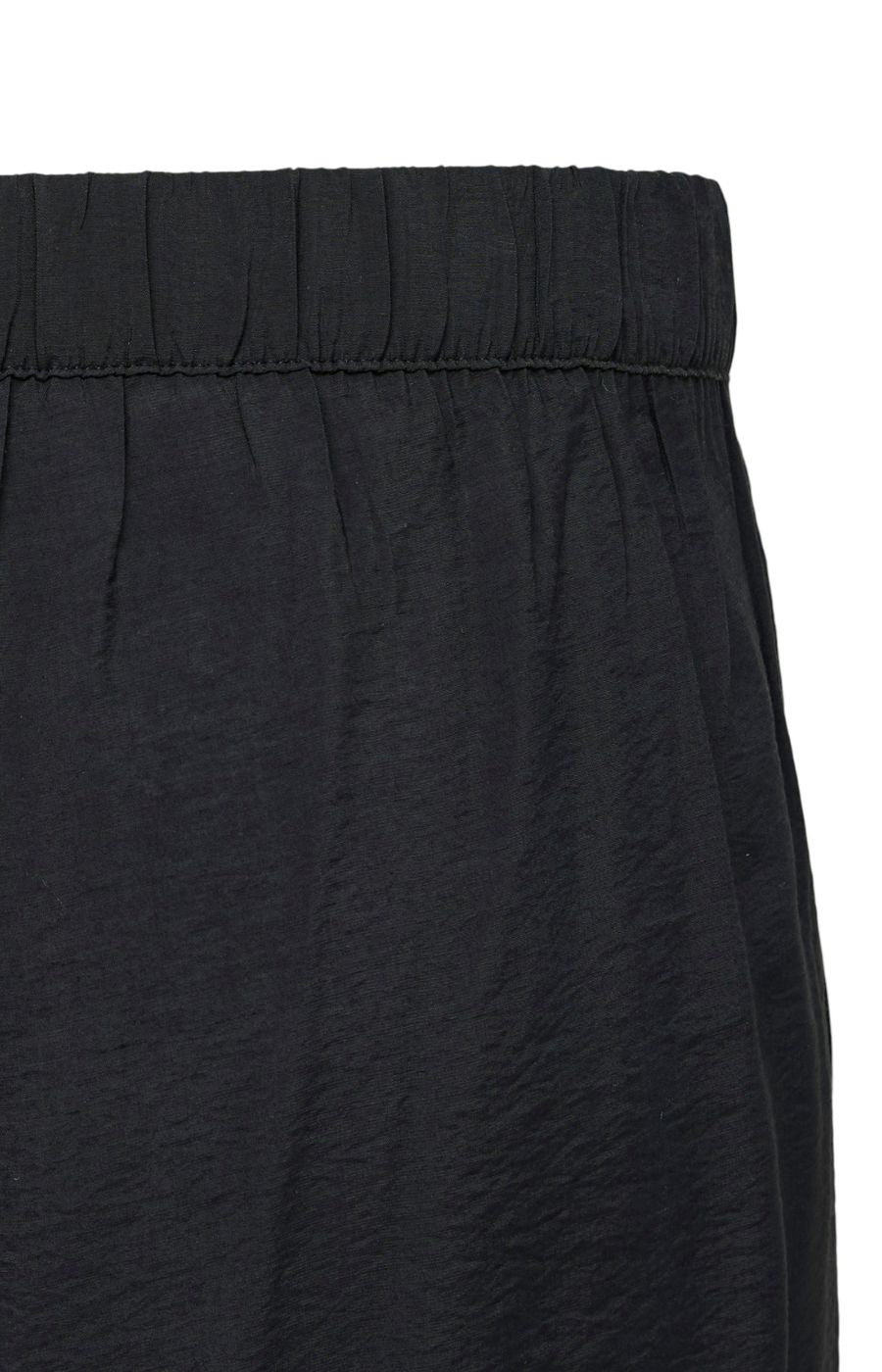 Vero Moda Curve Josie Culottes in Black, close up of the elasticated waistband