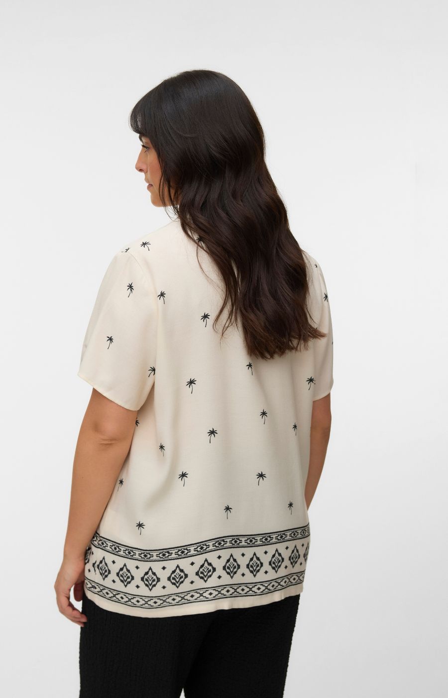 Vero Moda Curve Kai Shirt in Beige 