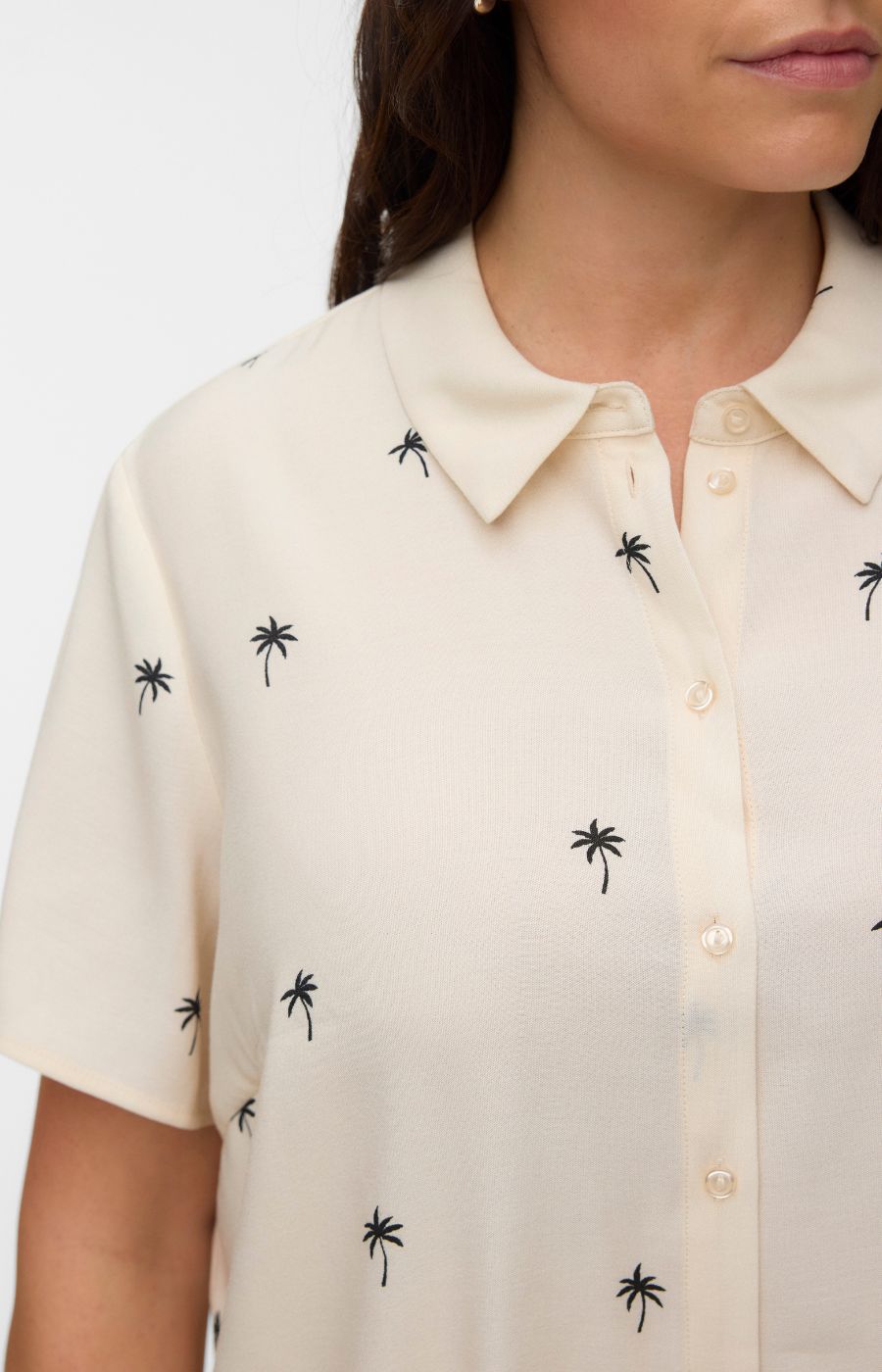 Vero Moda Curve Kai Shirt in Beige 