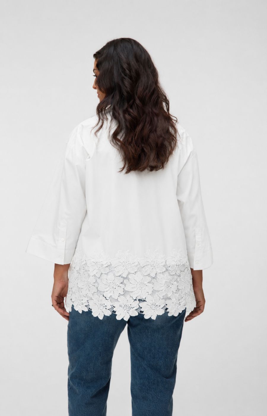 Vero Moda Curve Ritta Shirt in White  