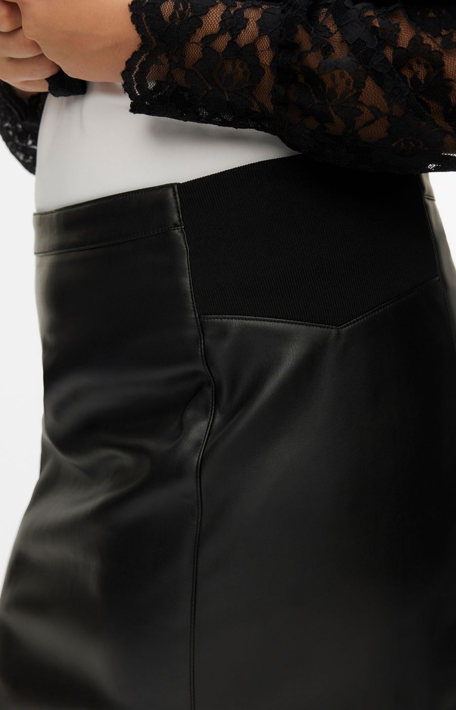Vero Moda Curve Sia Skirt in Black 