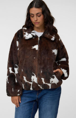 Vero Moda Curve Sonja Jacket in Chocolate 