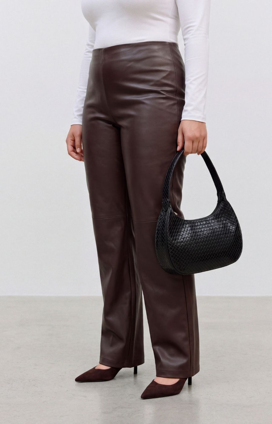 Vero Moda Curve Verona Trousers in Brown 