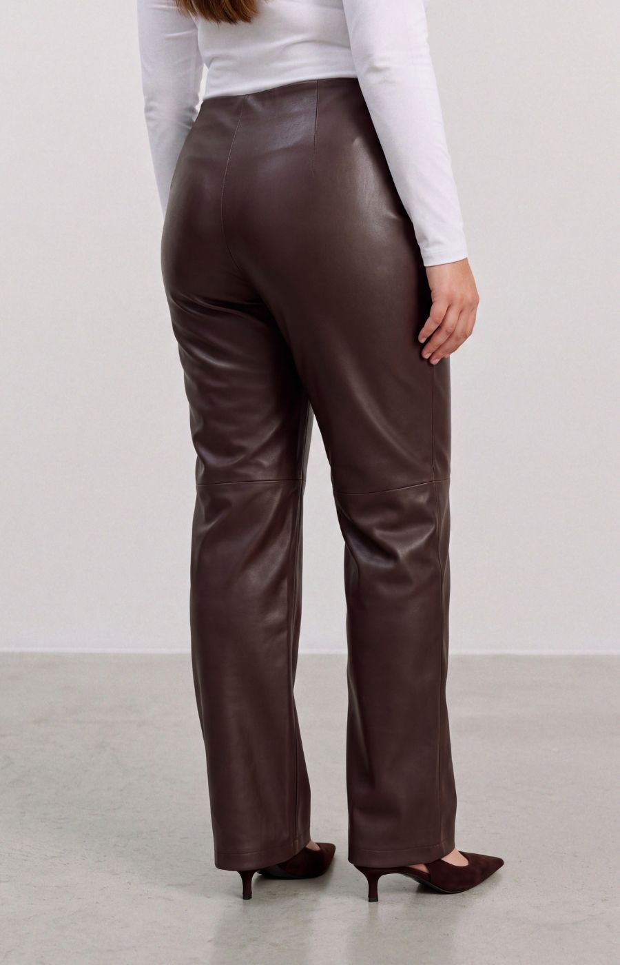 Vero Moda Curve Verona Trousers in Brown 