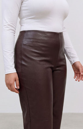 Vero Moda Curve Verona Trousers in Brown 