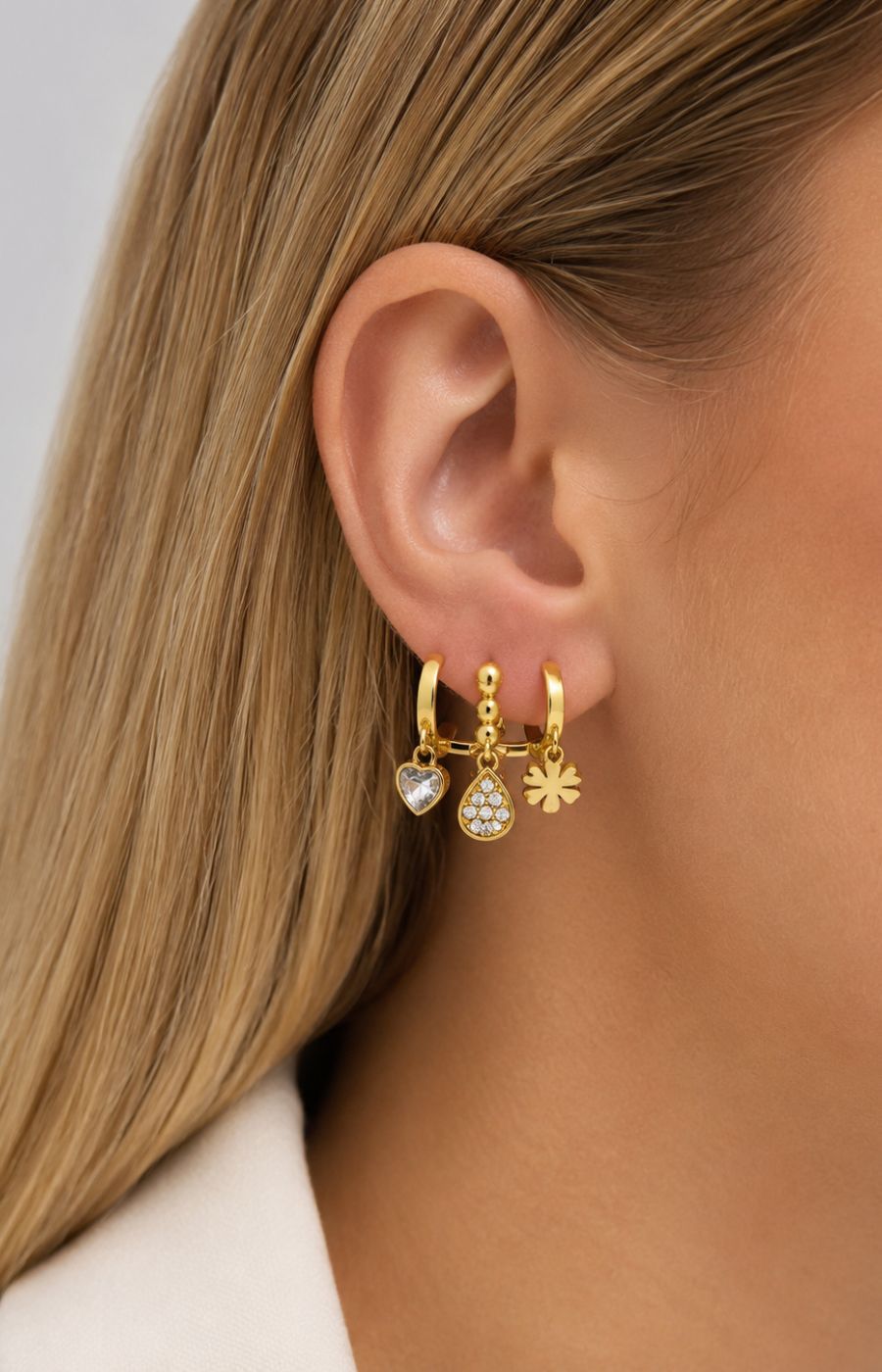 Violet Earrings in Gold 