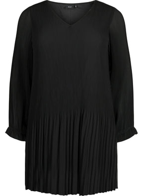 Zizzi Gabby Pleated Dress in Black