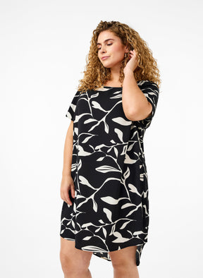 Zizzi Anni Dress in Black With Leaf Print