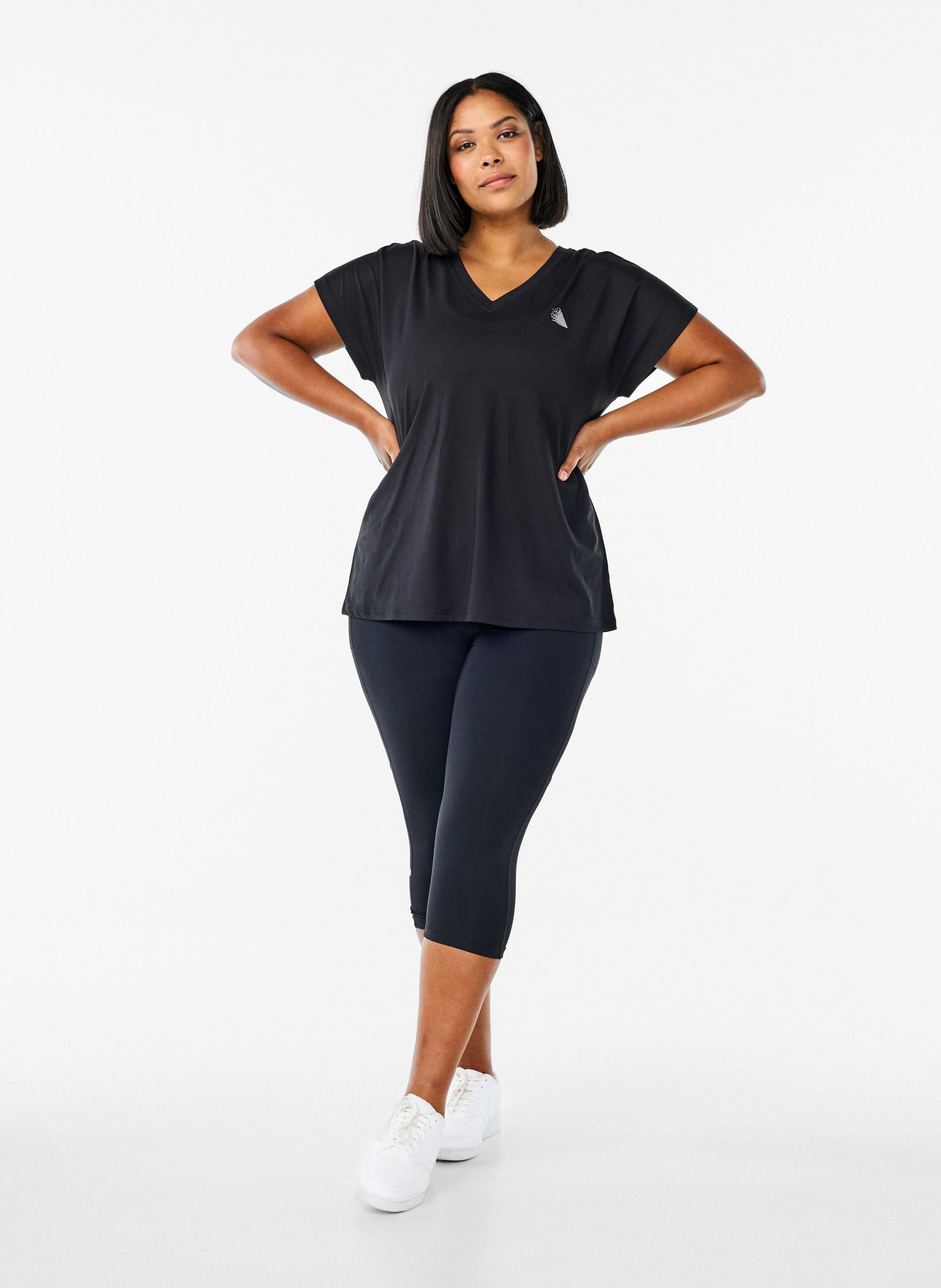 Zizzi Active V Neck T-Shirt in Black 