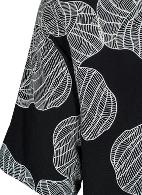 Zizzi Bella Blouse in Black Flowers