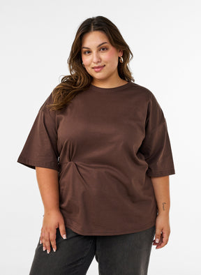 Zizzi Billie T-Shirt in Chocolate Brown