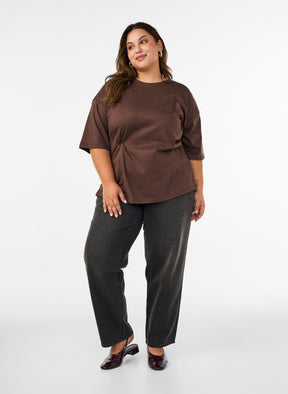 Zizzi Billie T-Shirt in Chocolate Brown 