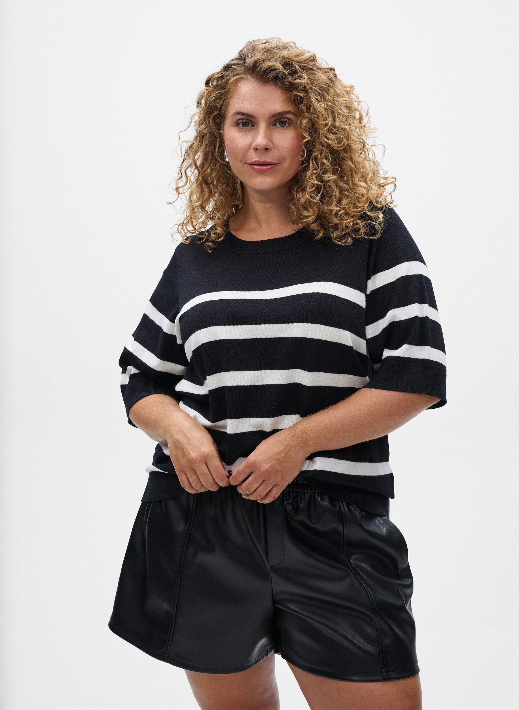 Zizzi Carrie Short Sleeve Knit in Black 