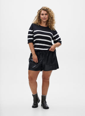 Zizzi Carrie Short Sleeve Knit in Black 