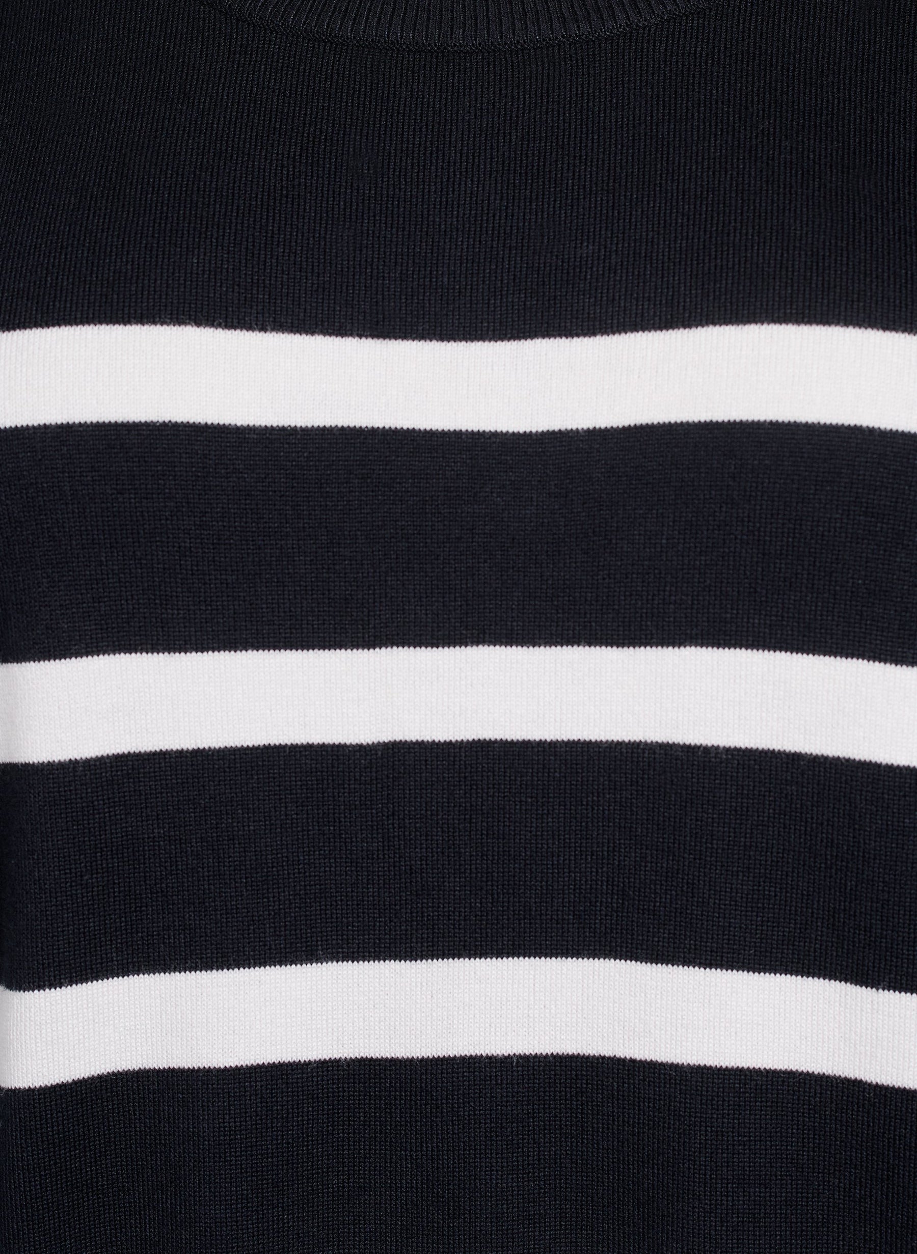 Zizzi Carrie Short Sleeve Knit in Black 